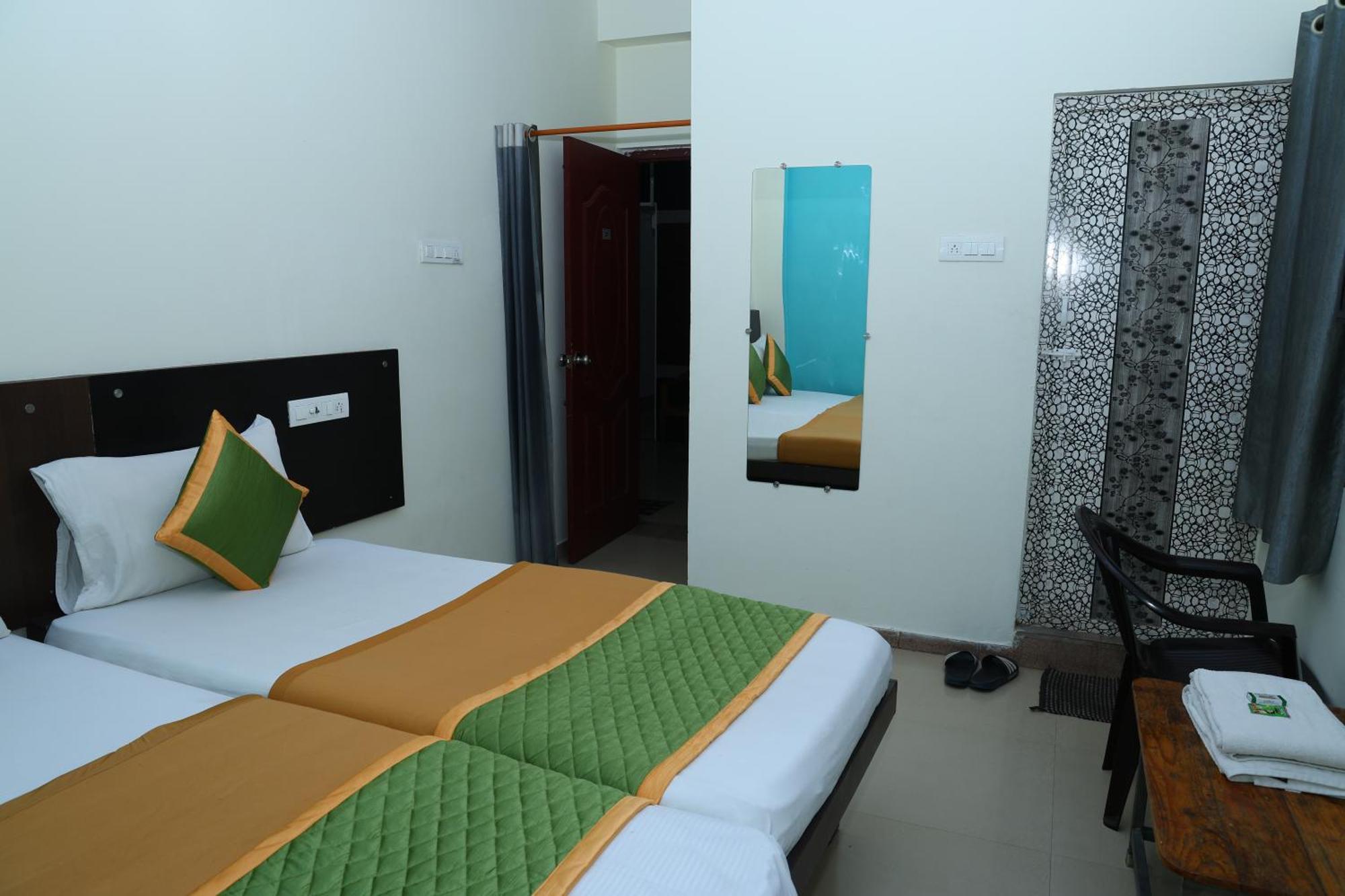 Royal Green Airport Transit Accommodation Madrás Exterior foto