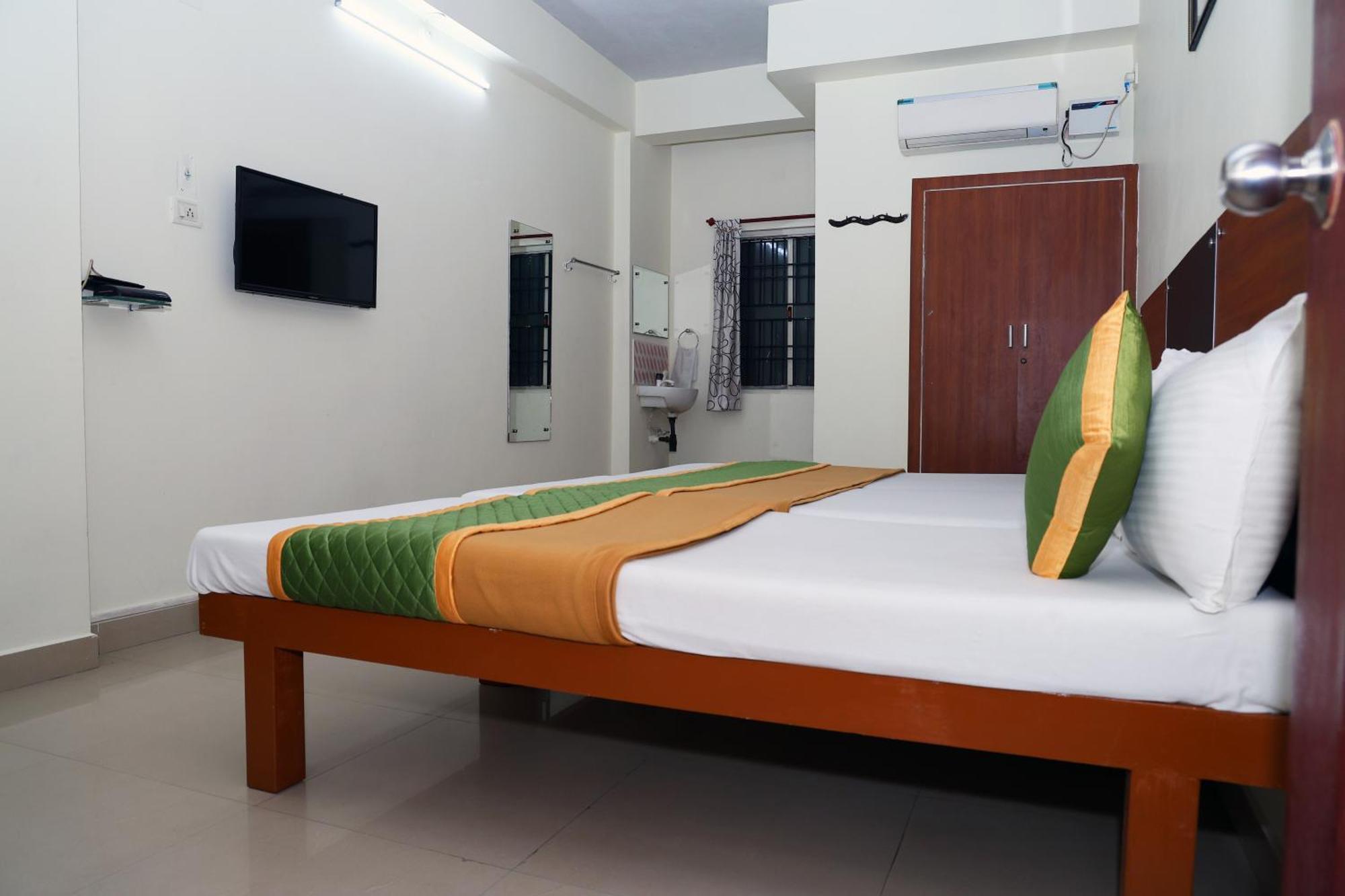 Royal Green Airport Transit Accommodation Madrás Exterior foto