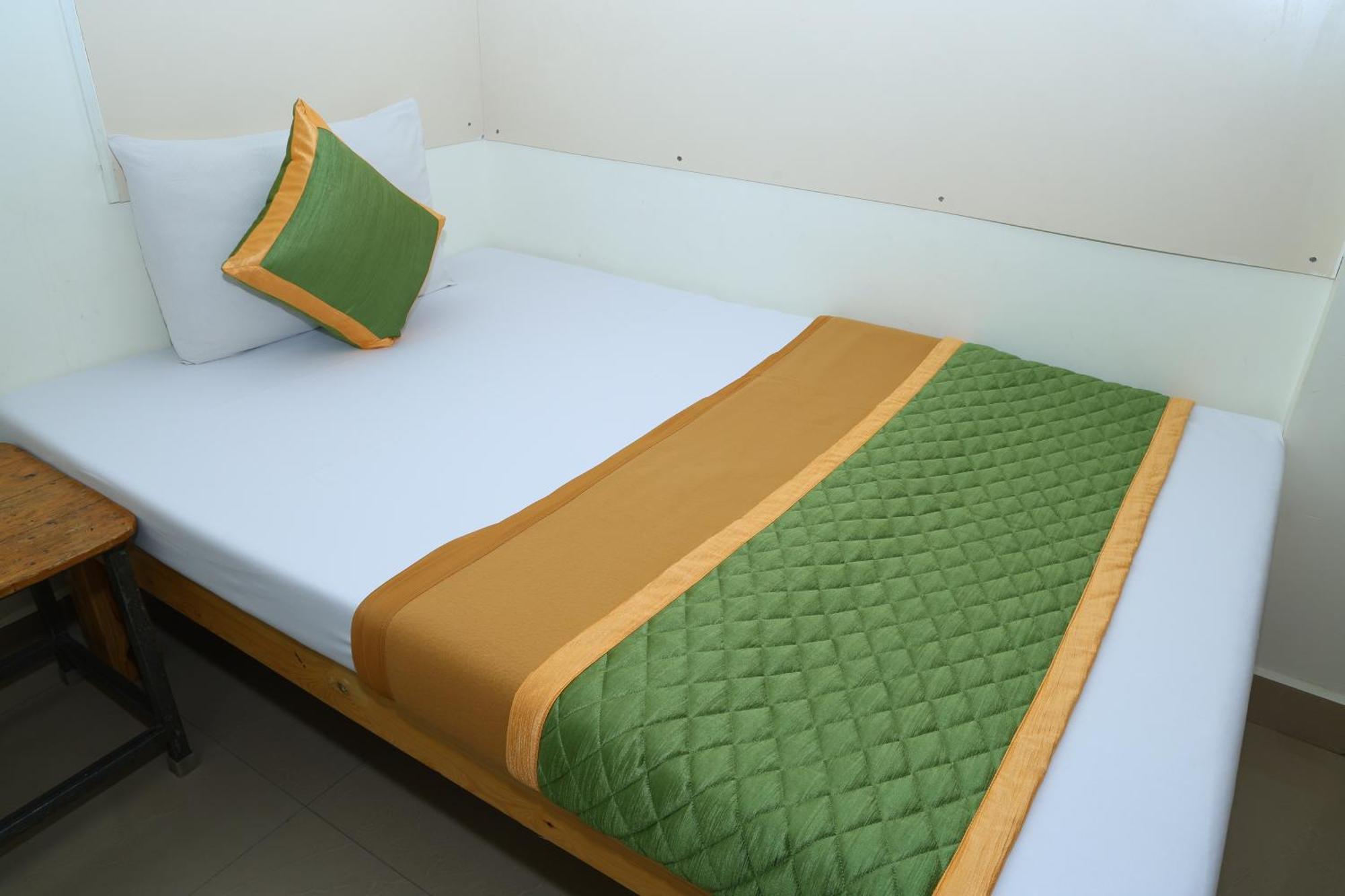 Royal Green Airport Transit Accommodation Madrás Exterior foto