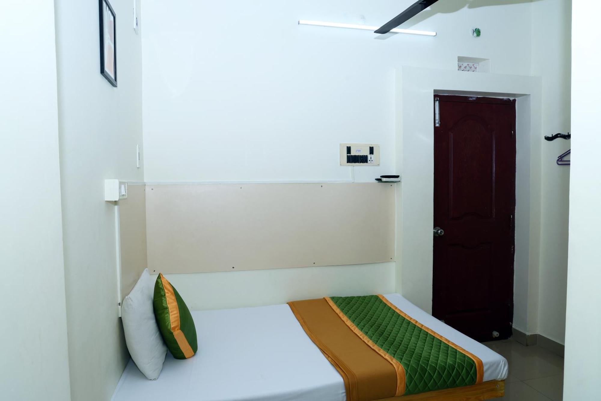 Royal Green Airport Transit Accommodation Madrás Exterior foto