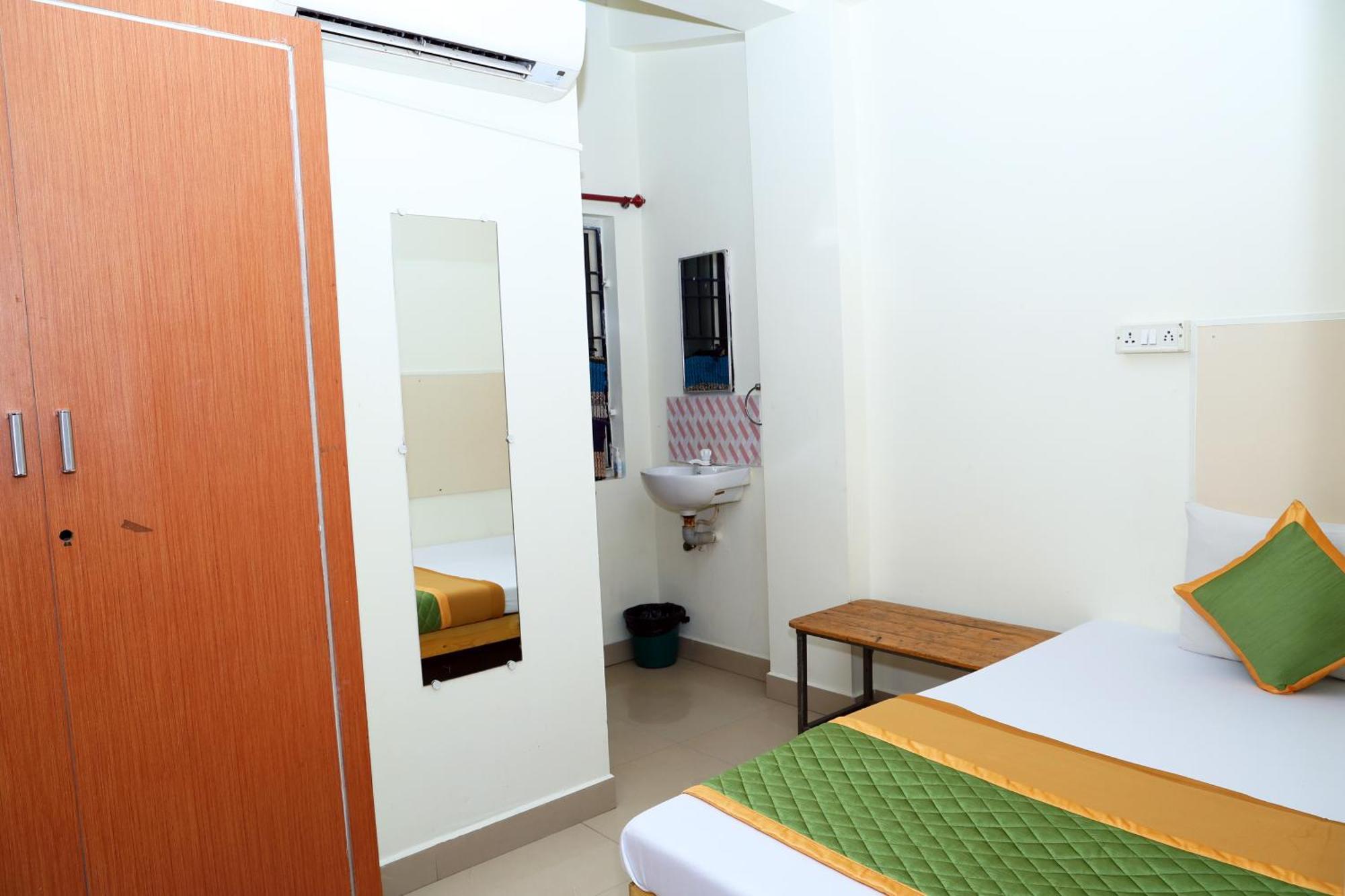 Royal Green Airport Transit Accommodation Madrás Exterior foto