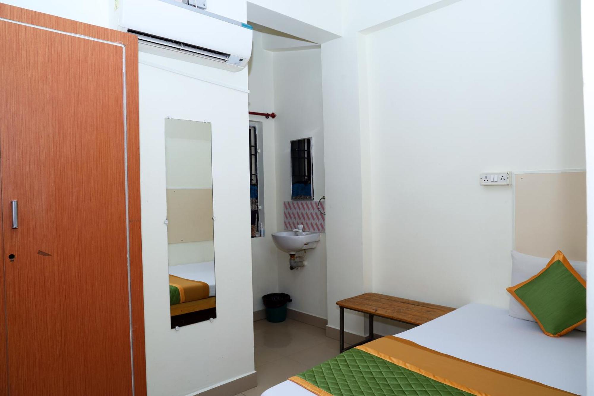 Royal Green Airport Transit Accommodation Madrás Exterior foto