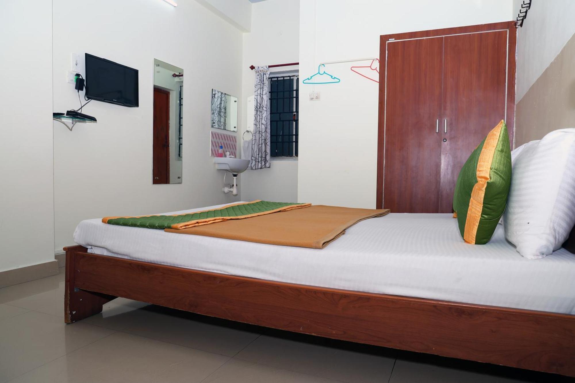 Royal Green Airport Transit Accommodation Madrás Exterior foto