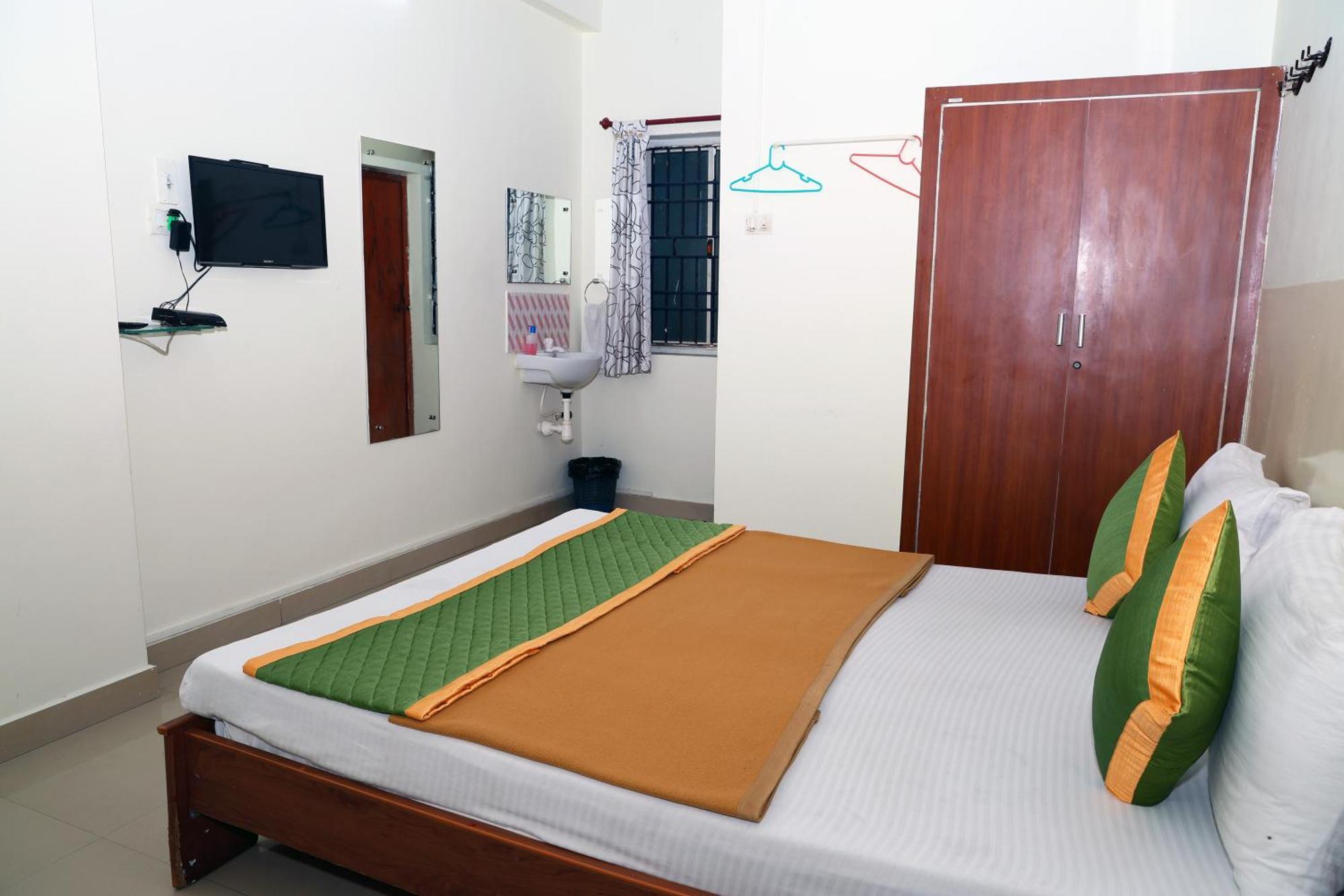 Royal Green Airport Transit Accommodation Madrás Exterior foto